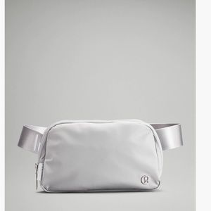 NWT 🤍 LuLulemon everywhere belt bag 🤍